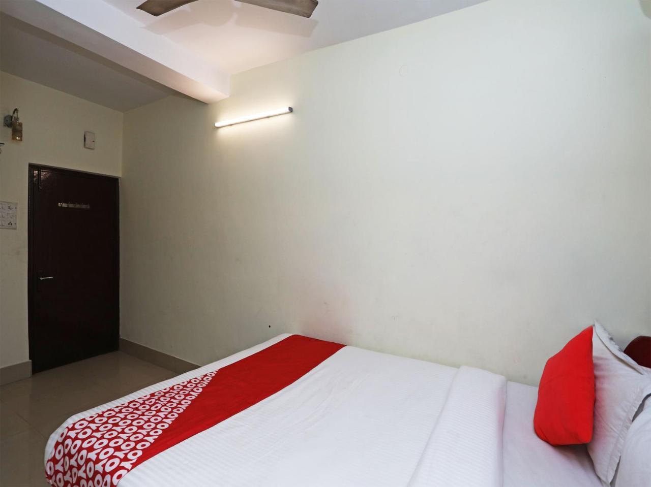 Oyo 13906 Vinita Inn Santragachi Exteriér fotografie
