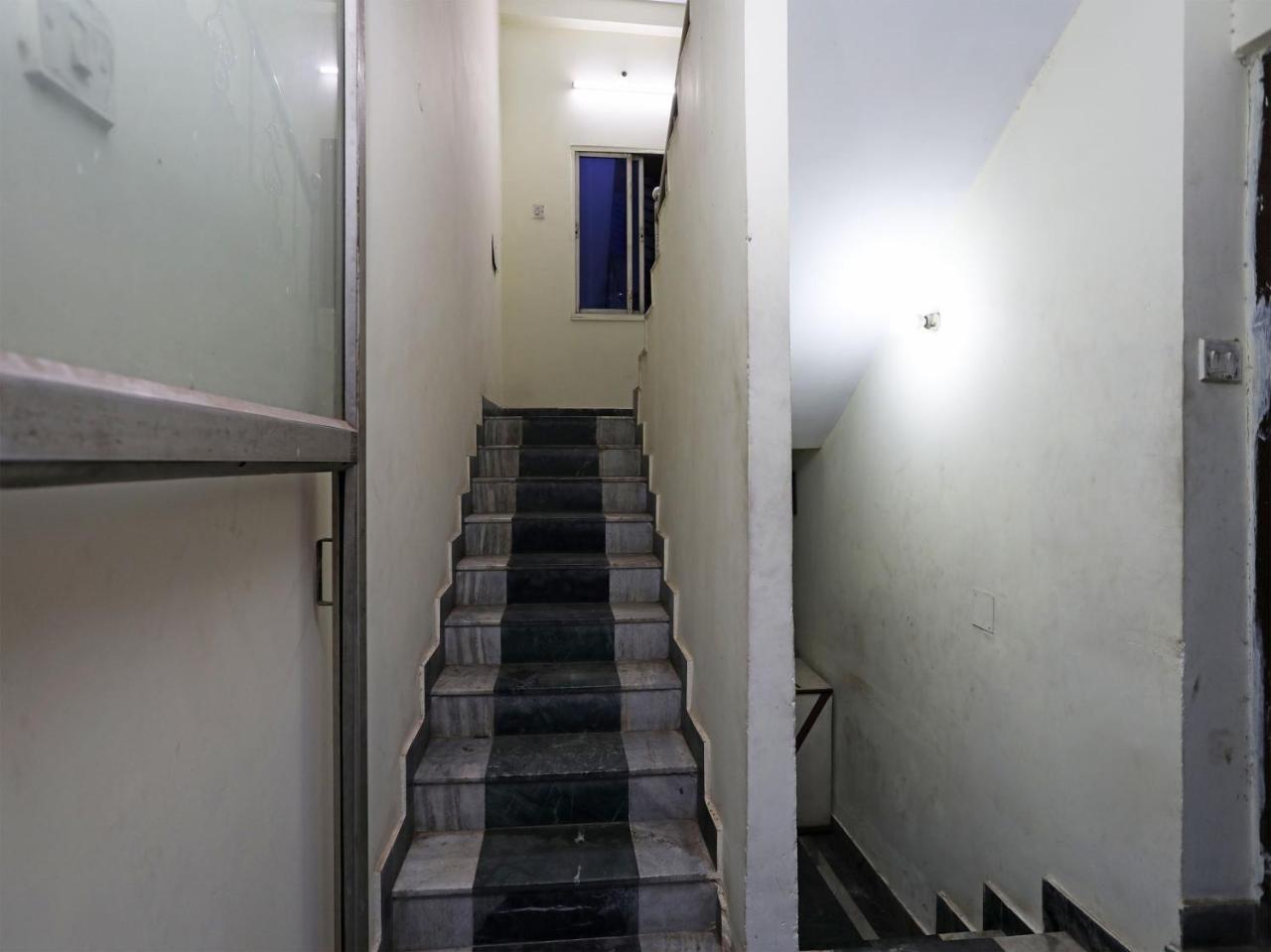 Oyo 13906 Vinita Inn Santragachi Exteriér fotografie