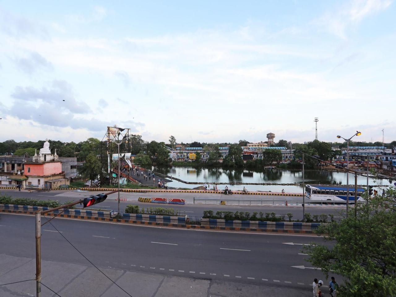 Oyo 13906 Vinita Inn Santragachi Exteriér fotografie