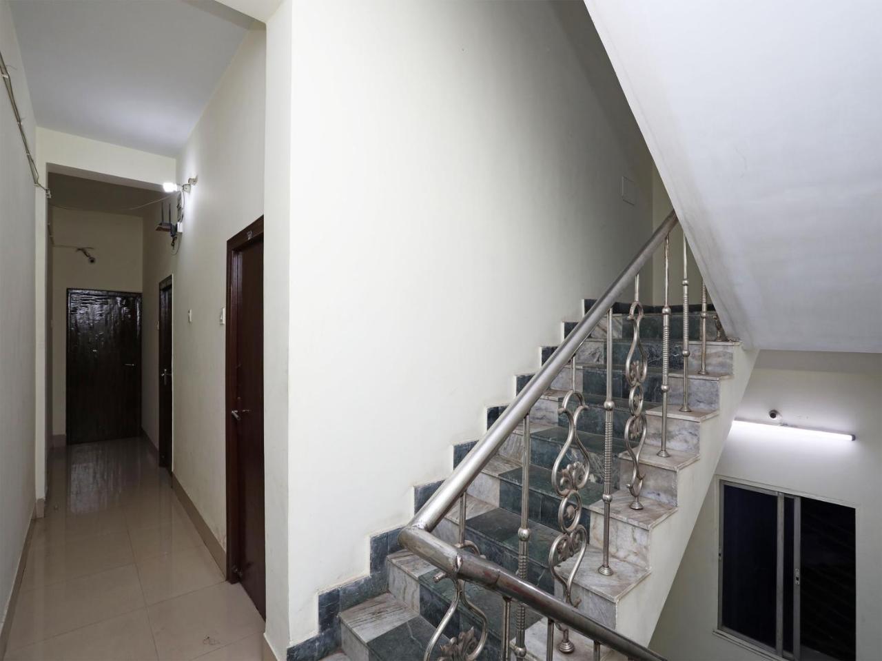 Oyo 13906 Vinita Inn Santragachi Exteriér fotografie